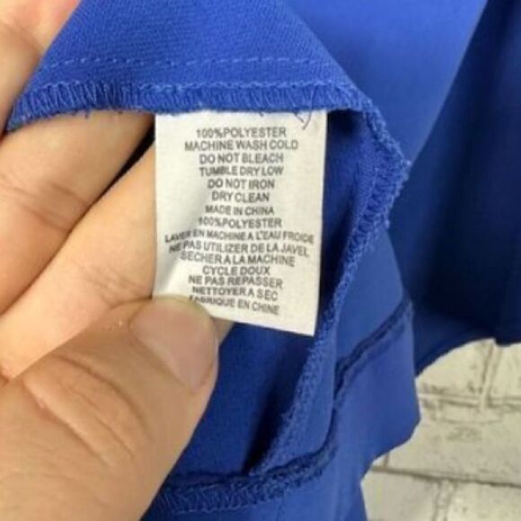 Trina Turk Women’s Size Large Adore Overlay Cape Sheath Dress Night Blue - Picture 7 of 7